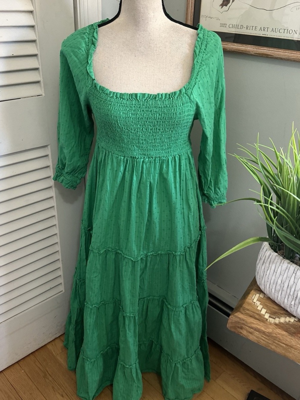 Crown & Ivy Kelly Green Smocked Tiered Dress Women’s Size Large